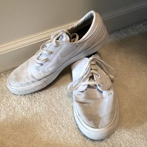 Sz 9 - White Nike Janoskis